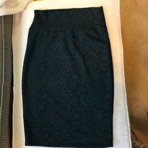 Dark green patterned LulaRoe Cassie skirt
